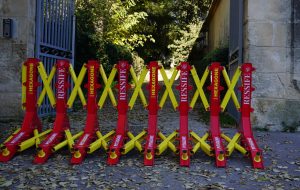 Lire la suite à propos de l’article Barrière anti-intrusion : types, normes et conseils pour sécuriser vos événements